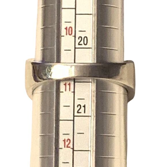 6 Womens Rings Gold and Silver Tones No Precious Metals or Stones Sizes 7 to 11 - Picture 3 of 16